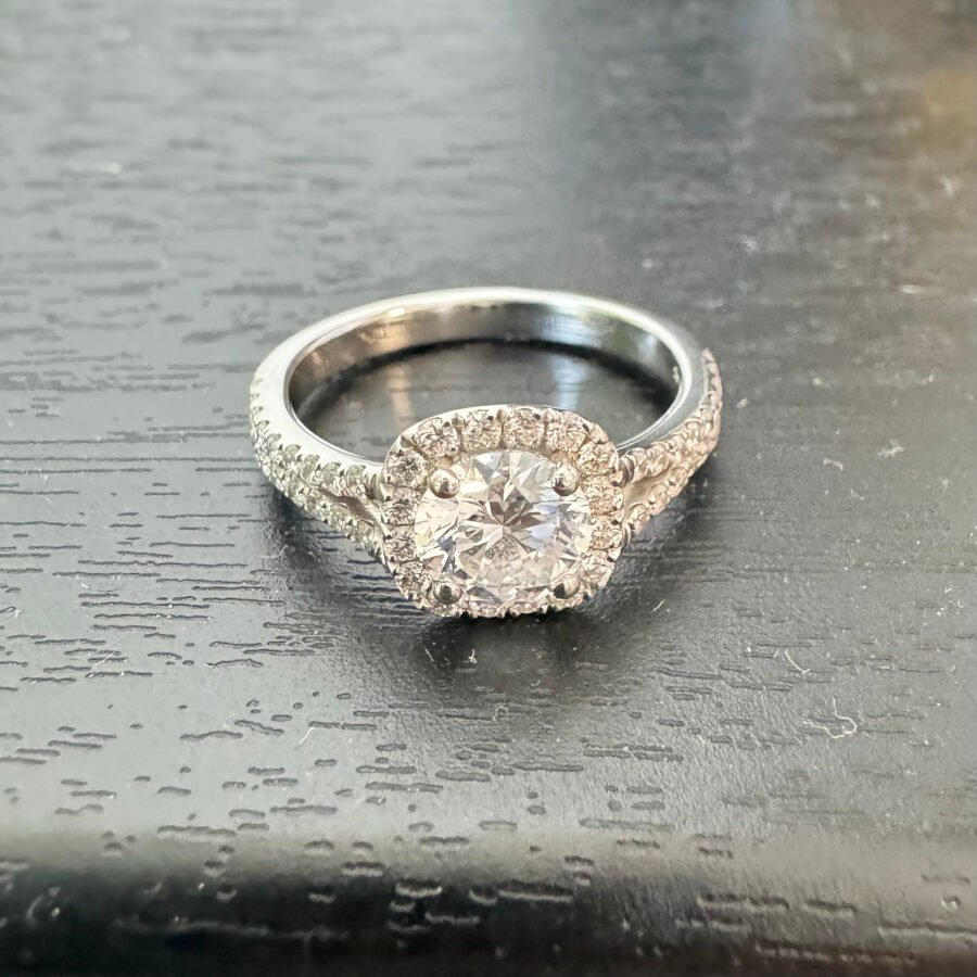Cushion model 14k central round-cut diamond 1.62 carat, (E Color VVS2 Clarity) lab-grown diamond v. Design. Halo wedding band - Image 4