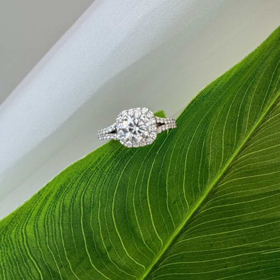 Cushion model 14k central round-cut diamond 1.62 carat, (E Color VVS2 Clarity) lab-grown diamond v. Design. Halo wedding band