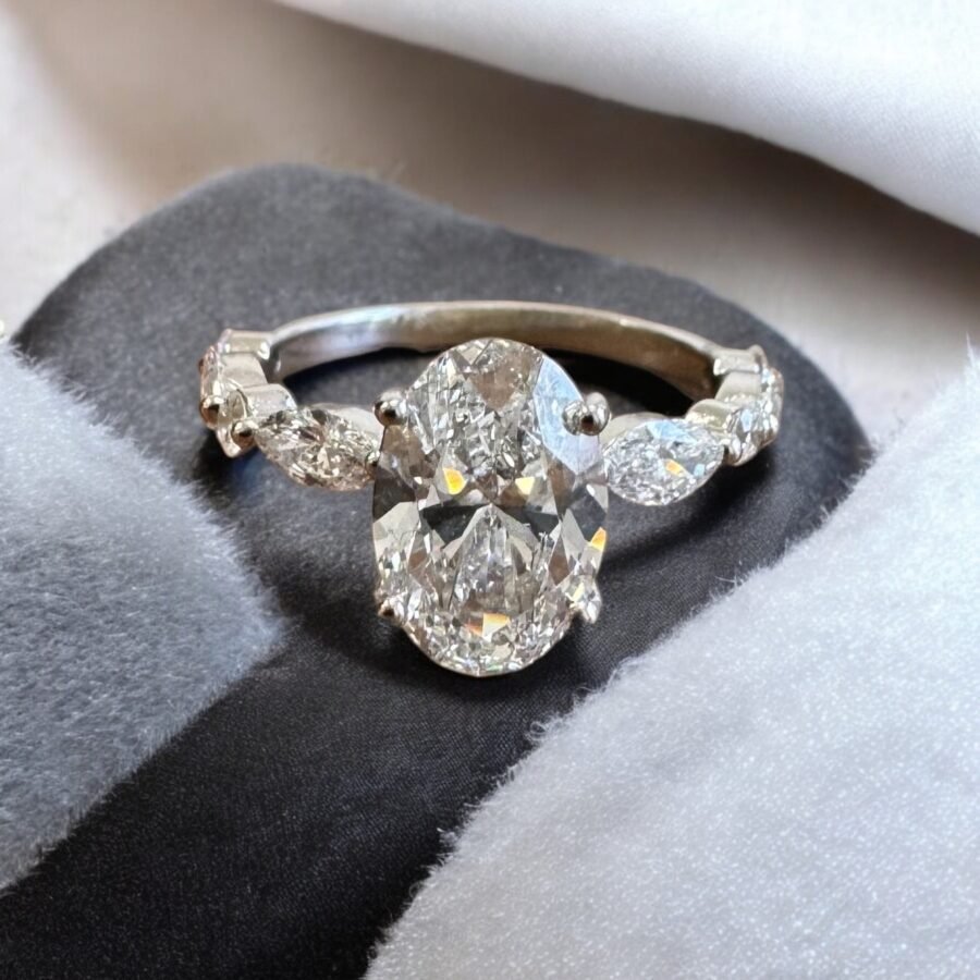 2 CARAT E VS1 IGI Vintage Oval Ring with Marquise side stones 2.40 carat total lab grown diamond. Engagement ring, unique ring. - Image 6