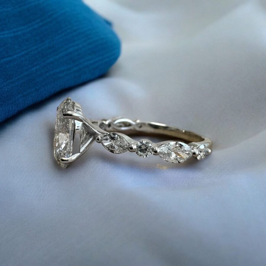 2 CARAT E VS1 IGI Vintage Oval Ring with Marquise side stones 2.40 carat total lab grown diamond. Engagement ring, unique ring. - Image 9