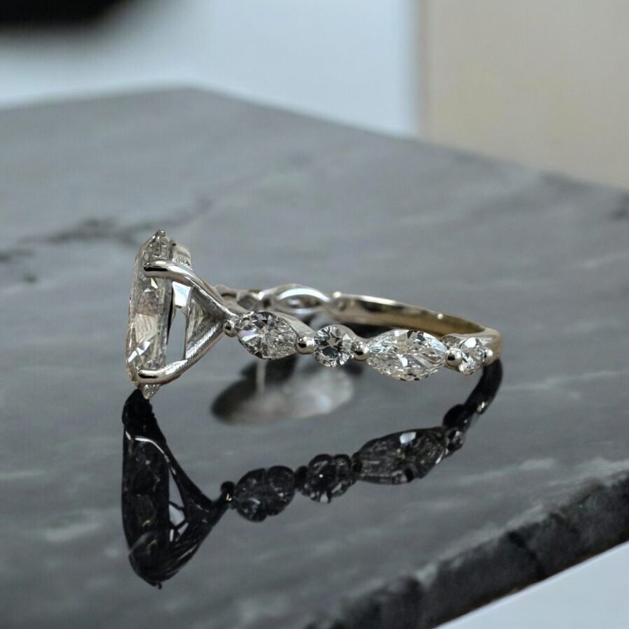 2 CARAT E VS1 IGI Vintage Oval Ring with Marquise side stones 2.40 carat total lab grown diamond. Engagement ring, unique ring. - Image 10