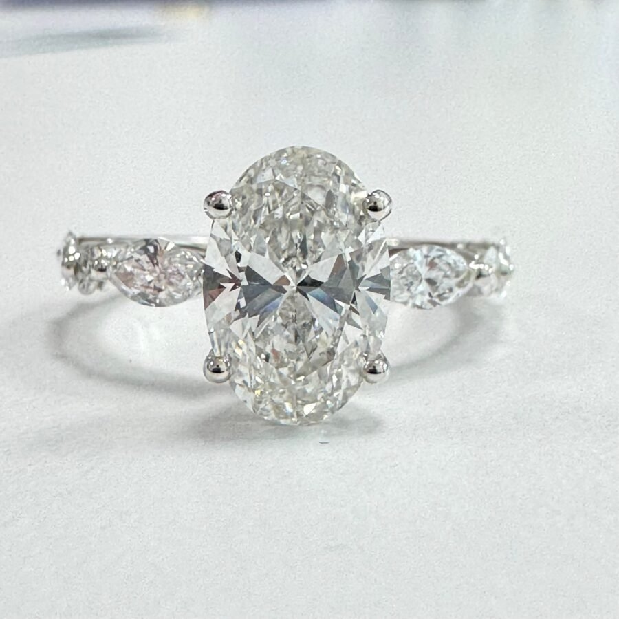 2 CARAT E VS1 IGI Vintage Oval Ring with Marquise side stones 2.40 carat total lab grown diamond. Engagement ring, unique ring. - Image 7