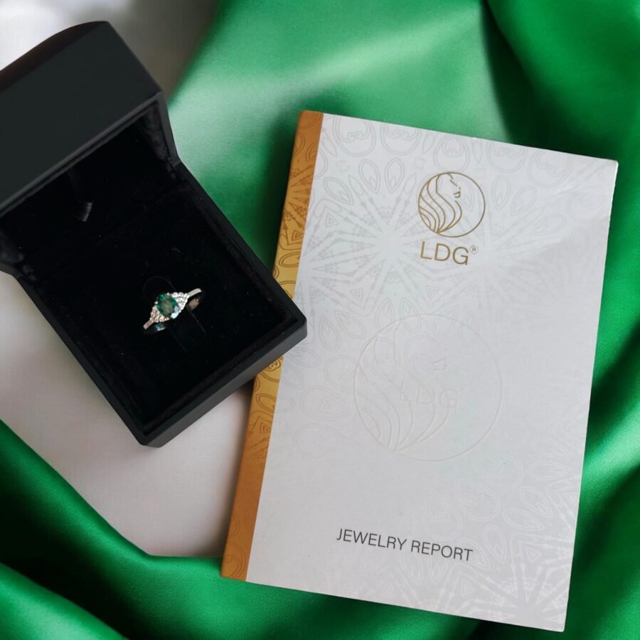 classic oval cut emerald.Emerald ring / 14 carat  ring with diamonds all around / Emerald ring in gold (D Color VVS1 Clarity) - Image 4