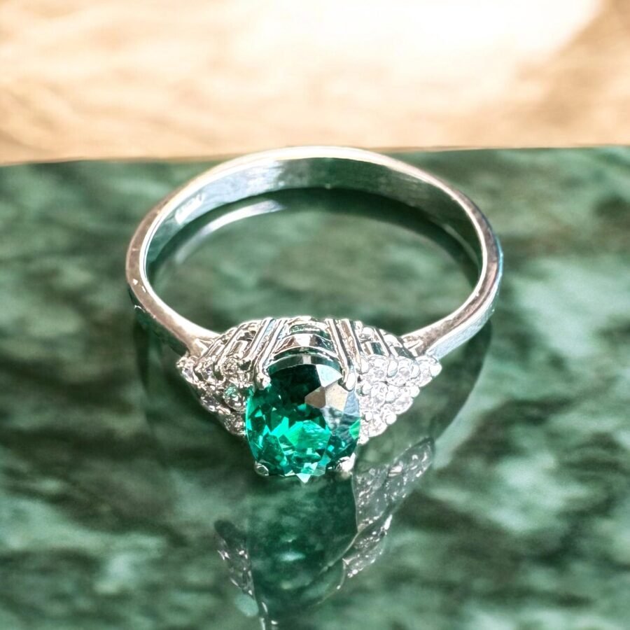 classic oval cut emerald.Emerald ring / 14 carat  ring with diamonds all around / Emerald ring in gold (D Color VVS1 Clarity) - Image 7