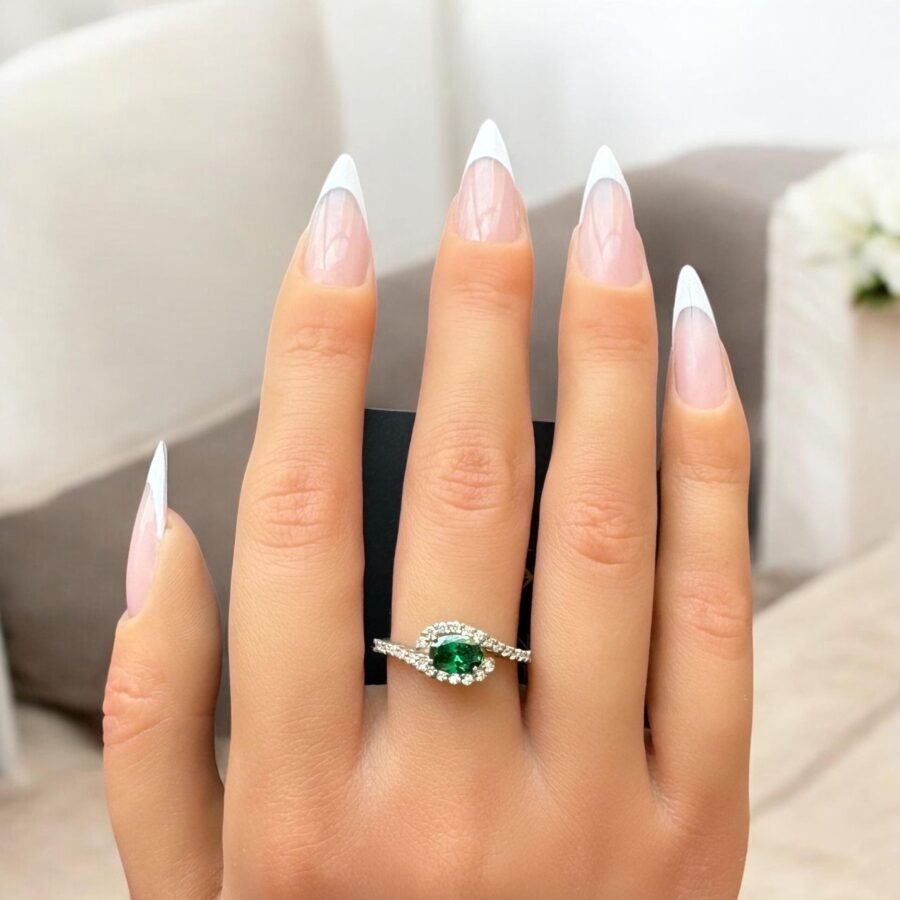 classic oval cut emerald.Emerald ring gold.Emerald ring / 14 carat  ring with diamonds all around /  (D Color VVS1 Clarity)