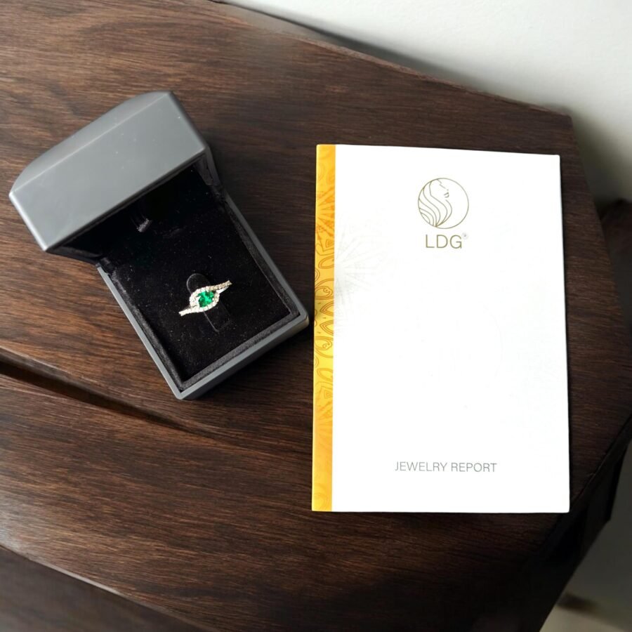 classic oval cut emerald.Emerald ring gold.Emerald ring / 14 carat  ring with diamonds all around /  (D Color VVS1 Clarity) - Image 4