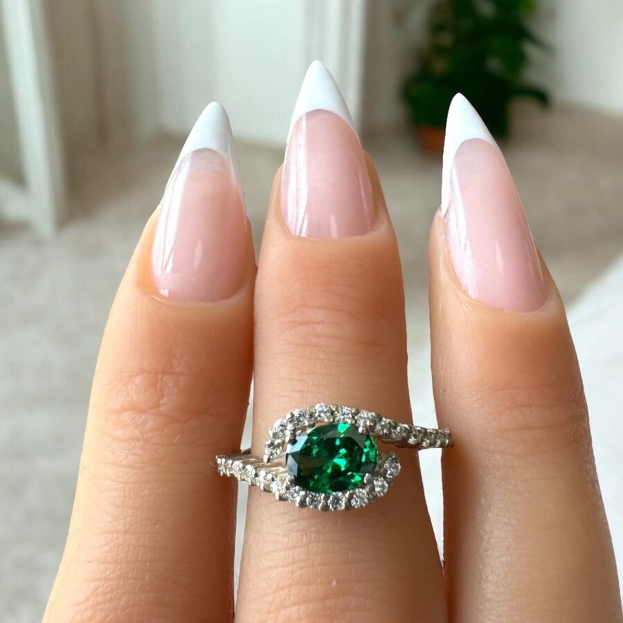 classic oval cut emerald.Emerald ring gold.Emerald ring / 14 carat  ring with diamonds all around /  (D Color VVS1 Clarity) - Image 2