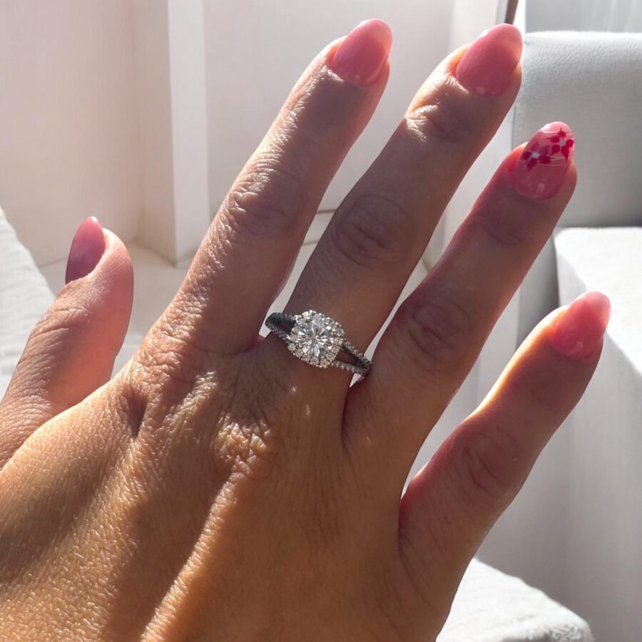 cushion diamond ring. double pava. diamond in  beautiful square design (E Color VVS2 Clarity) round cut. 1.50 carat. Inlaid with halo - Image 5