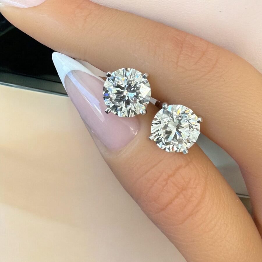 Diamond earrings. ( E Color VS1 Clarity IGI CERT) Martini model. lab grown diamonds.14K gold. Model 4 prongs. Yellow gold for her.8 carat. - Image 9
