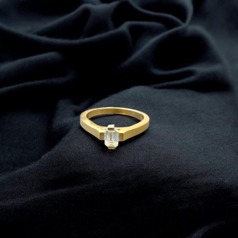 Ring with Emerald Cut Diamond - Elegant Engagement Ring, Minimalist Fine Jewelry, Unique Diamond Ring.minimalist jewelry.18K Gold